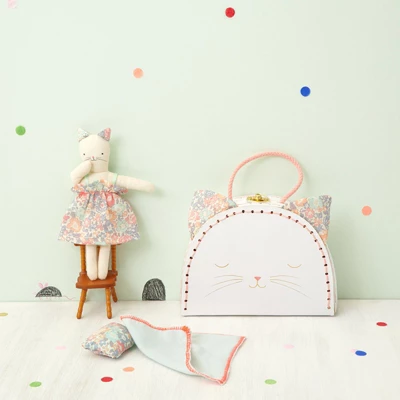 Meri-Meri Meri Meri Floral Kitty Mini Suitcase Doll (Pack Of 1) 8 Meri-Meri Meri Meri Floral Kitty Mini Suitcase Doll (Pack Of 1) - Image 6