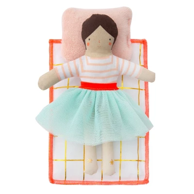Meri-Meri Meri Meri Lila Mini Suitcase Doll (Pack Of 1) 4 Meri-Meri Meri Meri Lila Mini Suitcase Doll (Pack Of 1) - Image 2